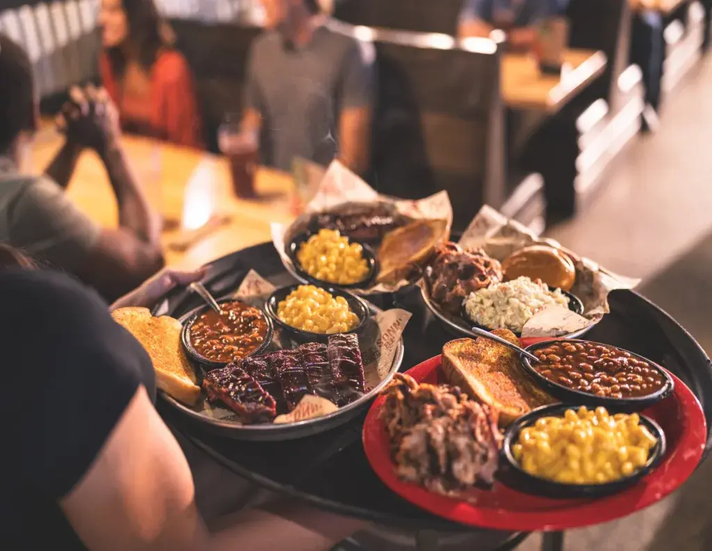 Sonny's BBQ Debuts Mobile App with Exclusive App-Based Rewards Program 3 Sonnys bbq Interior FoodOnTray