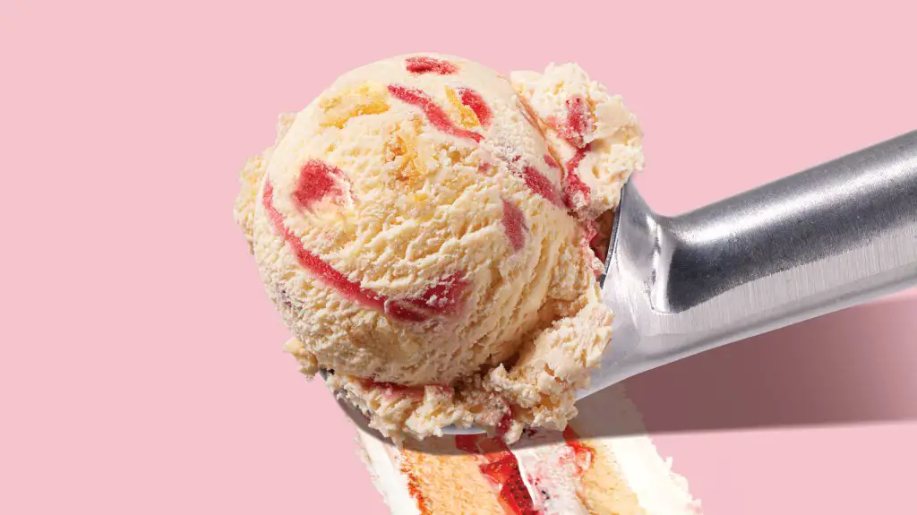 Baskin-Robbins Blooms with New Strawberry Tres Leches Flavor, Lava Colada & Mother's Day Cakes! 2 baskin robbins New May Strawberry Tres Leches FOM 001